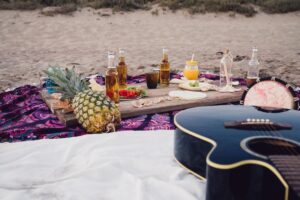 food-drinks-guitar-beach (1) (1)